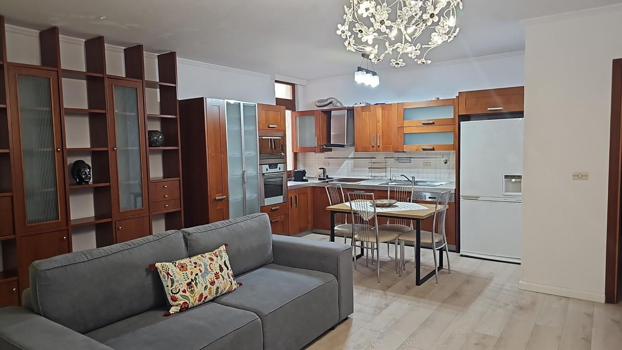 Spacious Modern In Prime Location *