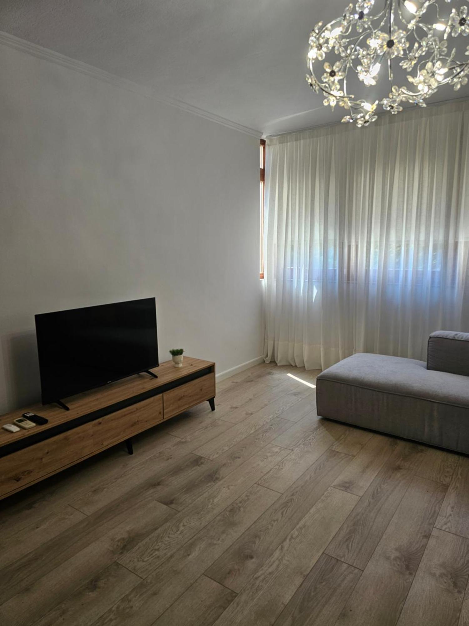 Spacious Modern In Prime Location *
