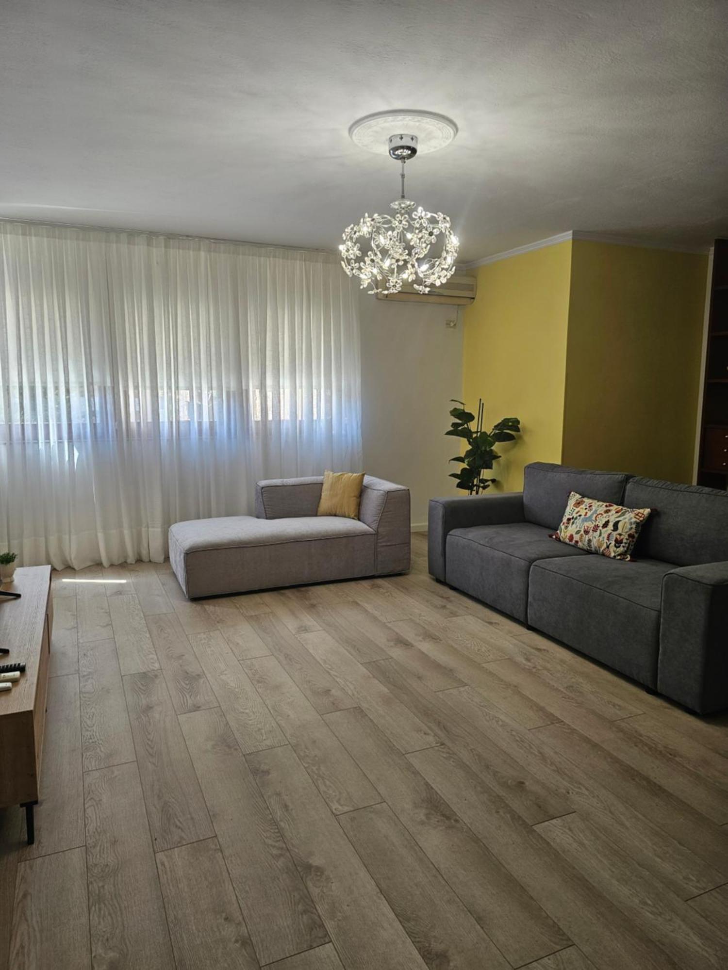 Spacious Modern In Prime Location